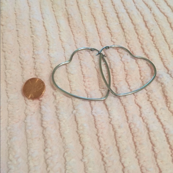 Heart hoop earrings - Picture 3 of 6